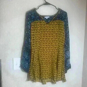 Patrons of peach blouse and or dress size small